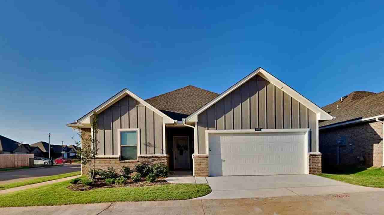 7020 Labelle Dr - Photo 2 of 25