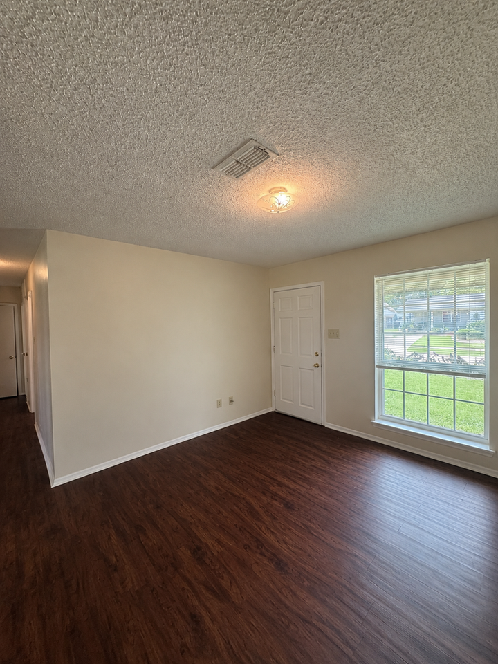3979 Stuart Ave - Photo 3 of 23
