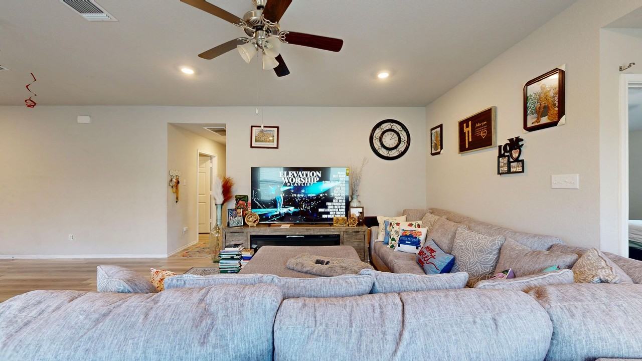 8605 Cantera Ridge Rd - Photo 4 of 23