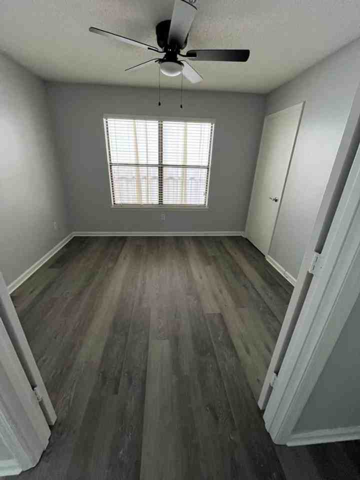 11901 4th St N - Photo 3 of 10