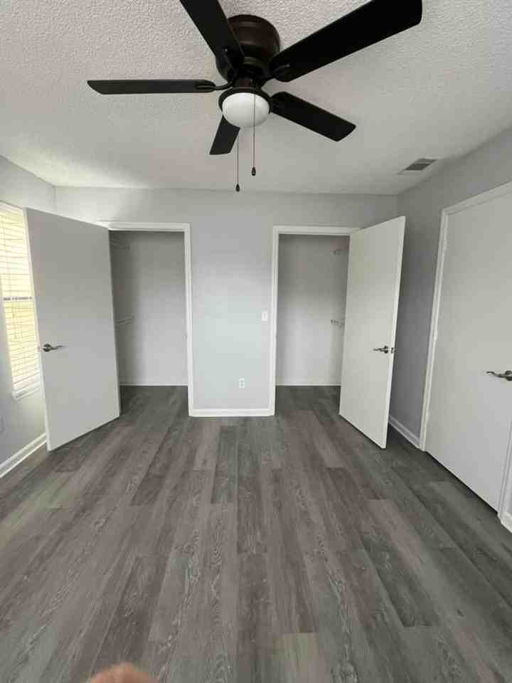 11901 4th St N - Photo 4 of 10