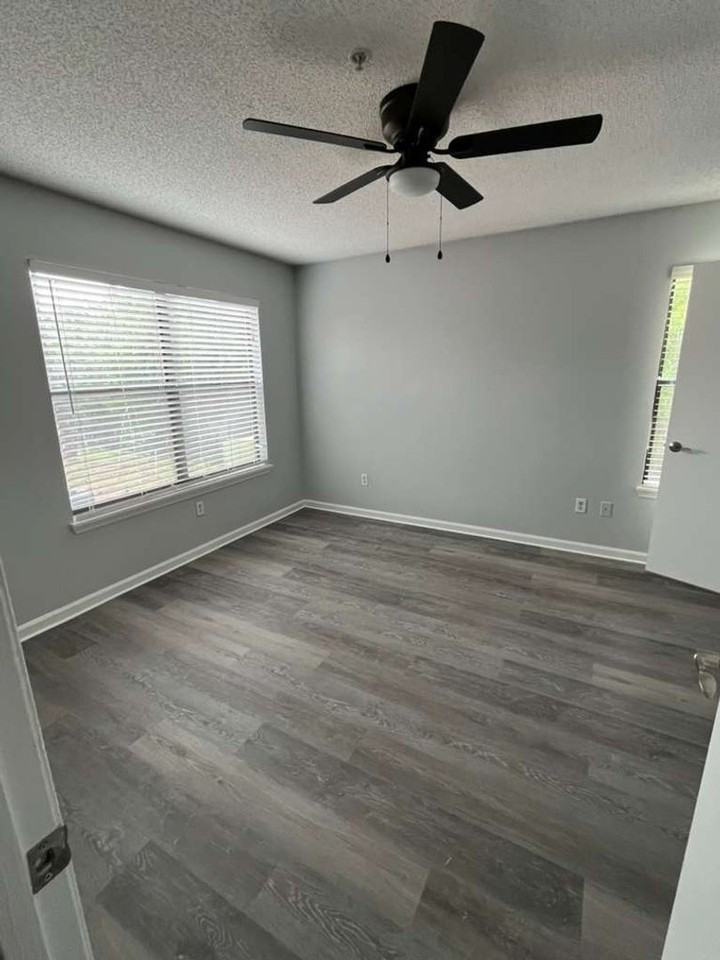 11901 4th St N - Photo 5 of 10