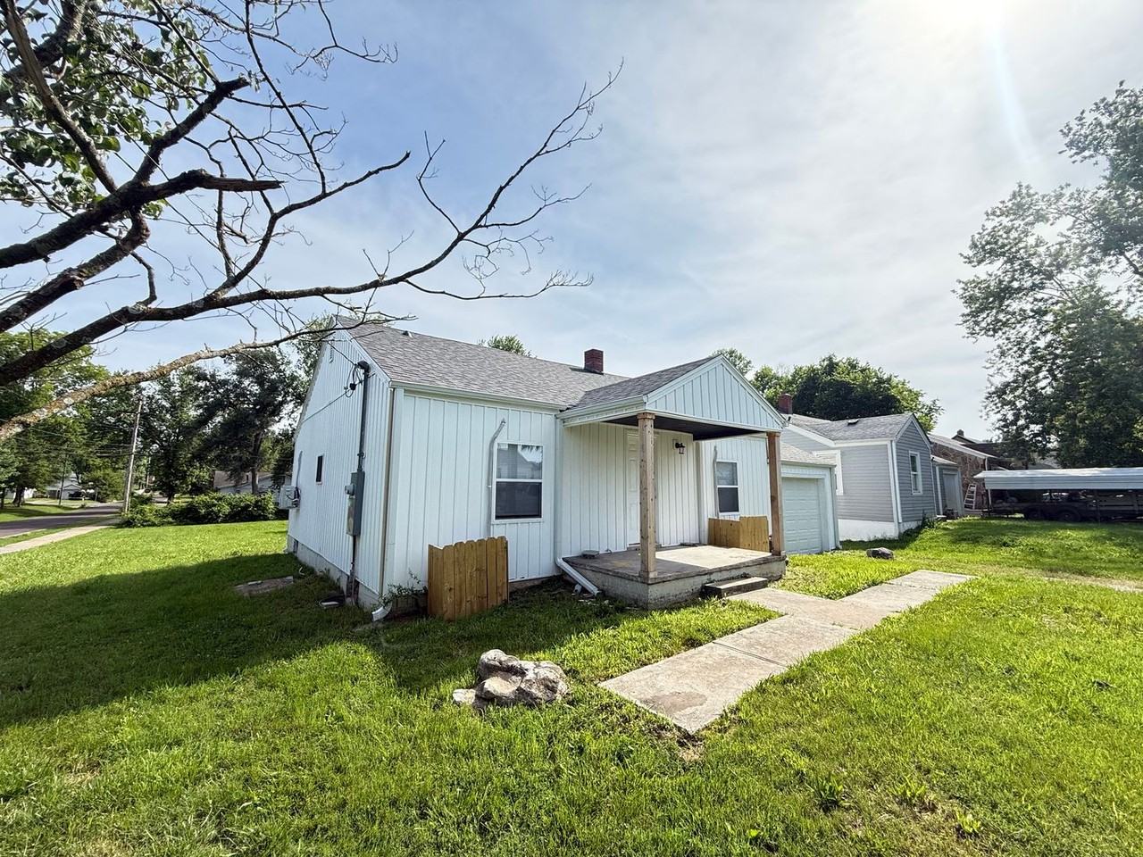 2602 W College St - Photo 2 of 15