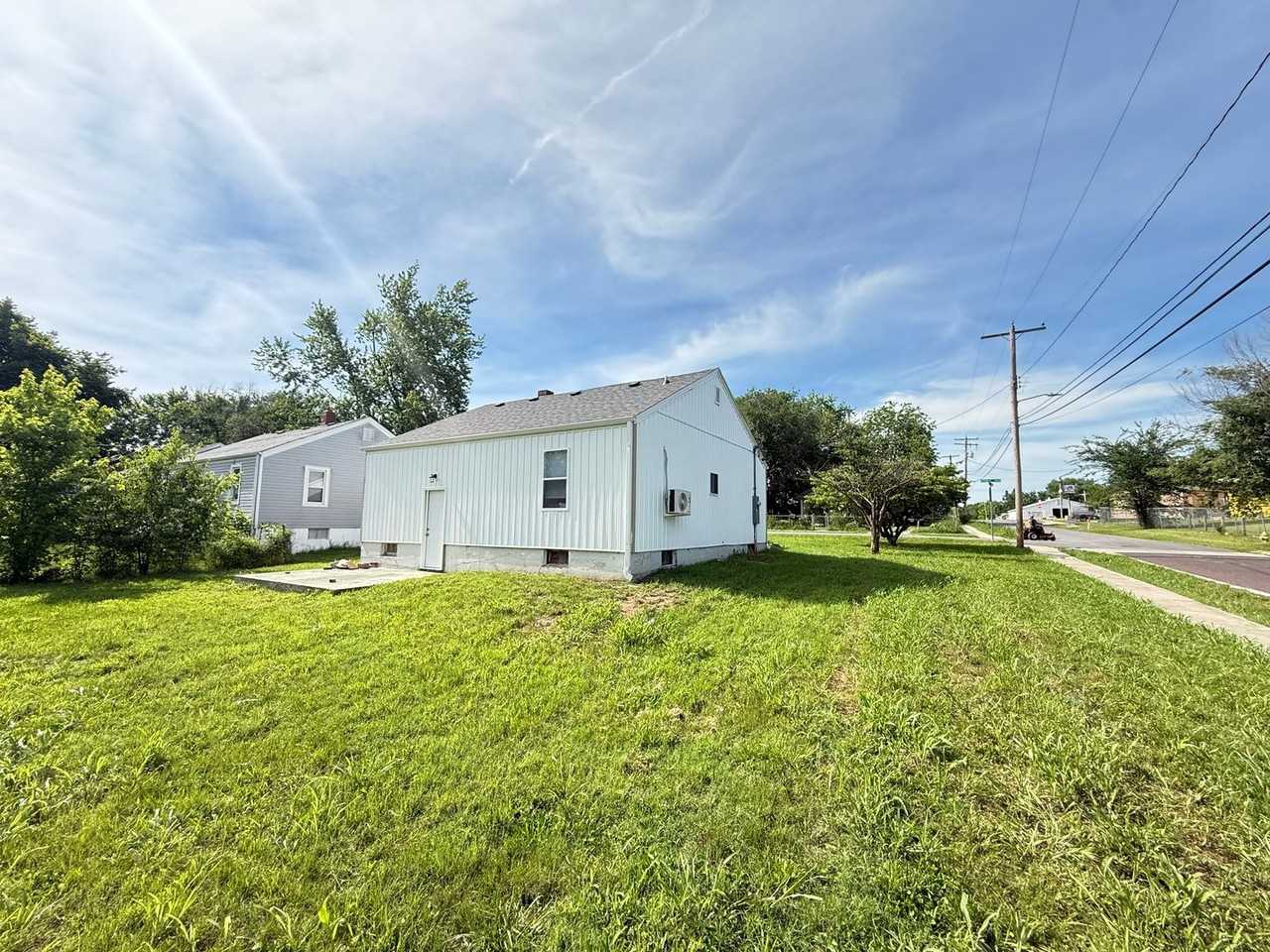 2602 W College St - Photo 4 of 15