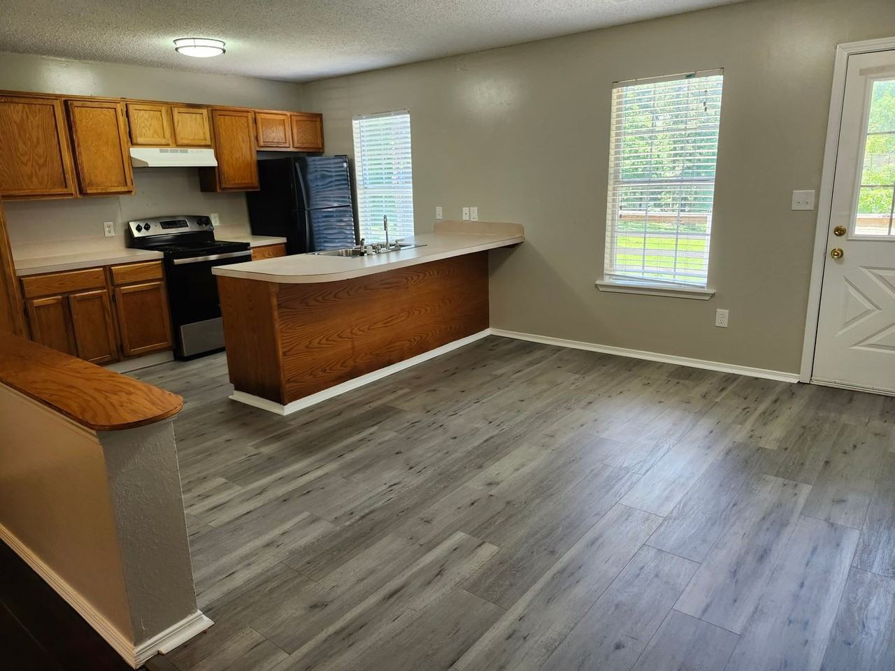 1818 Watts Rd - Photo 3 of 15