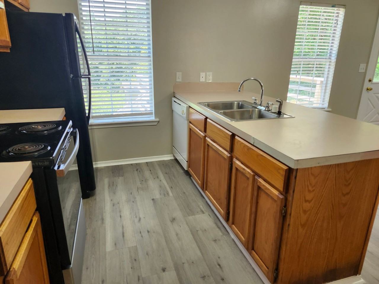 1818 Watts Rd - Photo 5 of 15