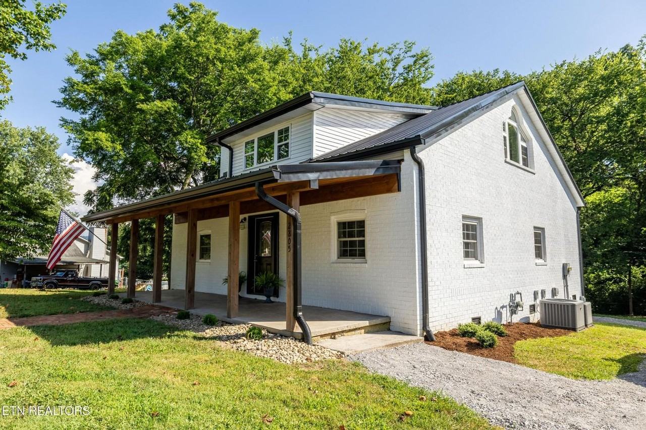 2805 Mint Rd - Photo 2 of 26