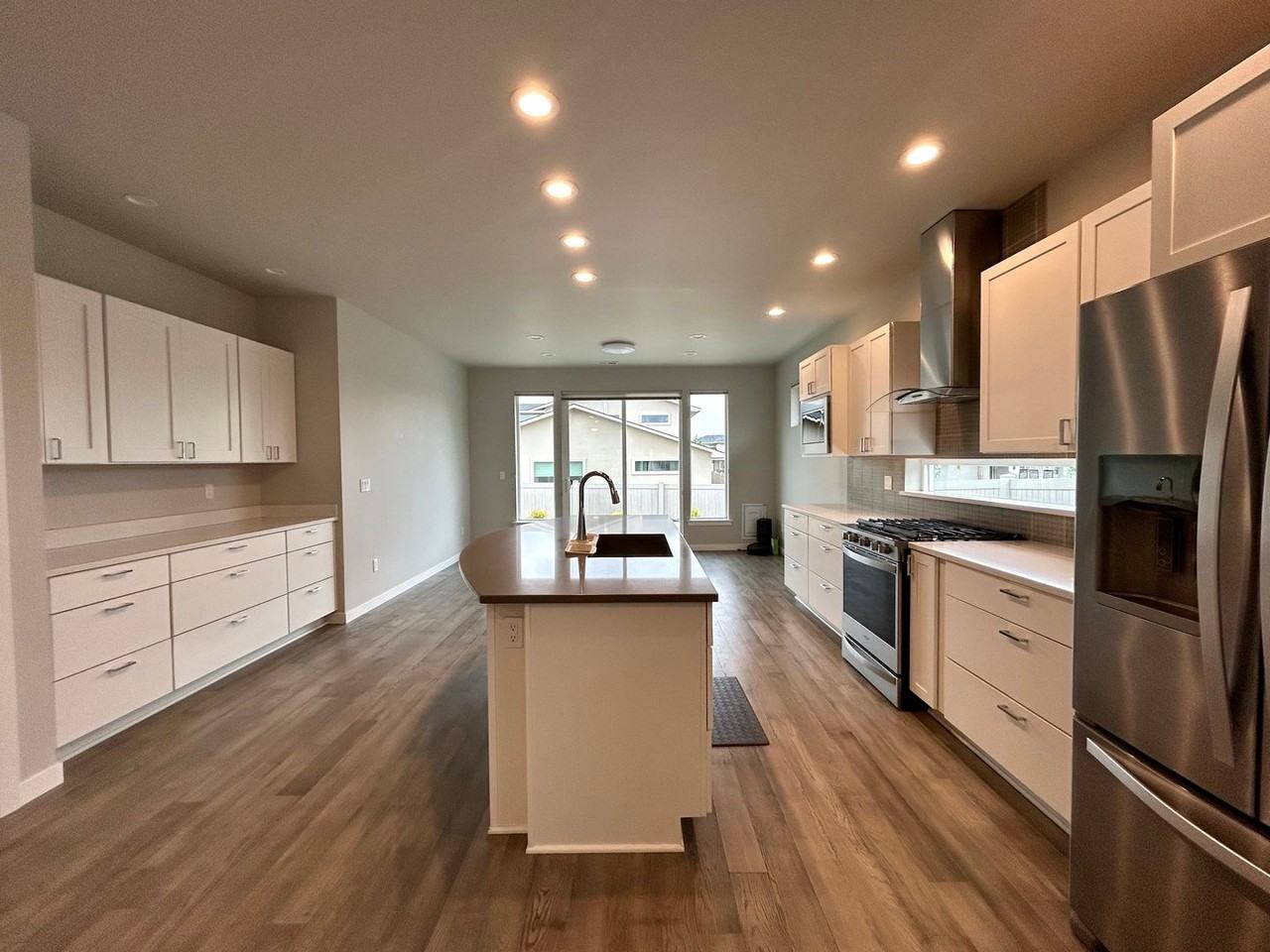 304 E Stanford Ave - Photo 4 of 19