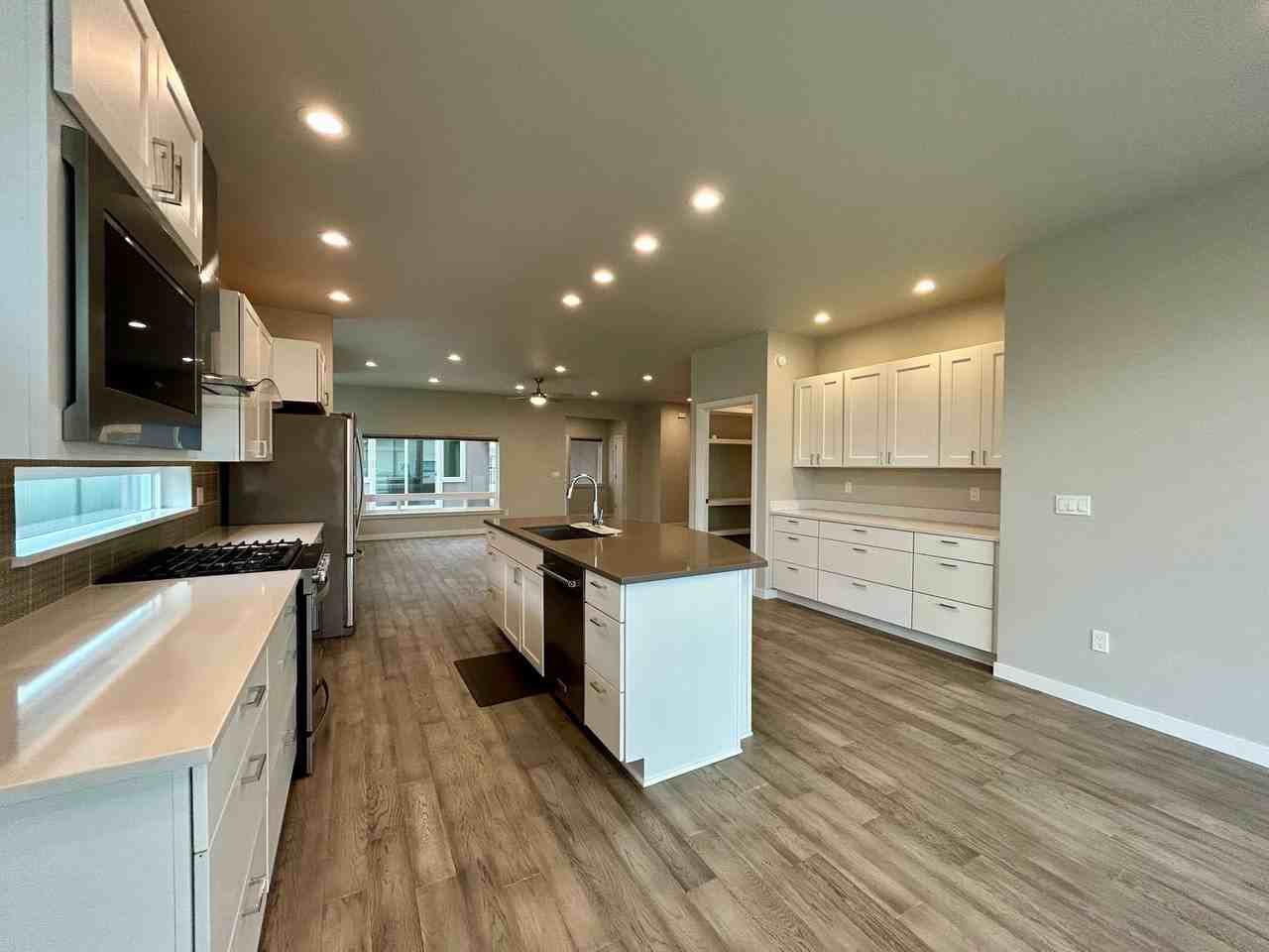 304 E Stanford Ave - Photo 5 of 19