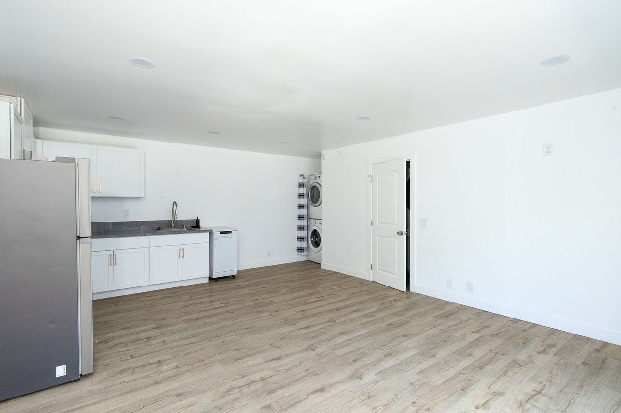 4578 Saviers Rd - Photo 6 of 25