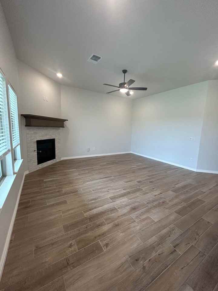2300 Nw 170th St - Photo 4 of 19