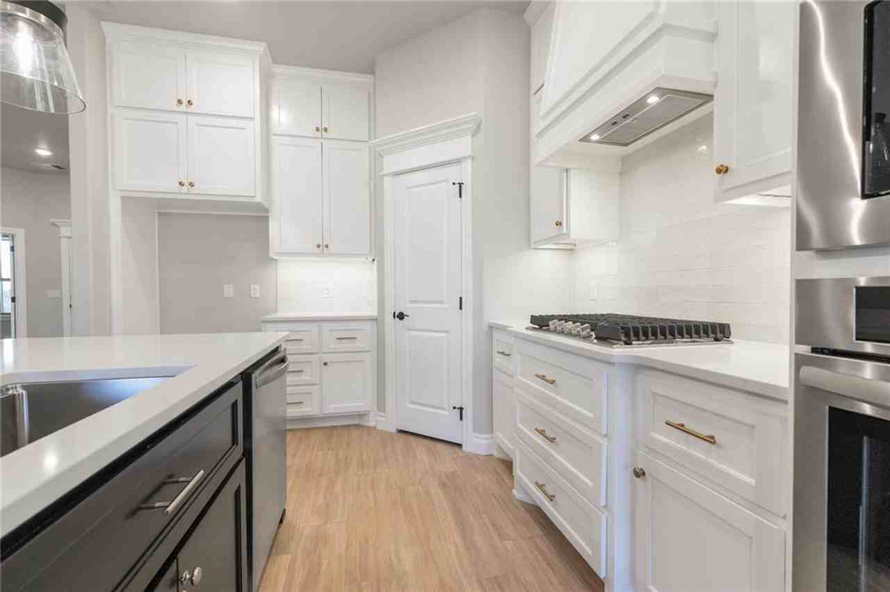 11520 Nw 134th Ter - Photo 4 of 25