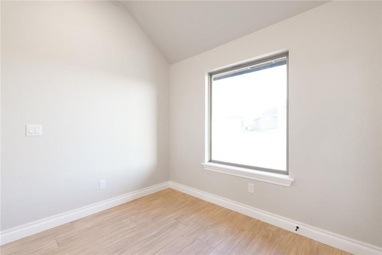 11520 Nw 134th Ter - Photo 5 of 25