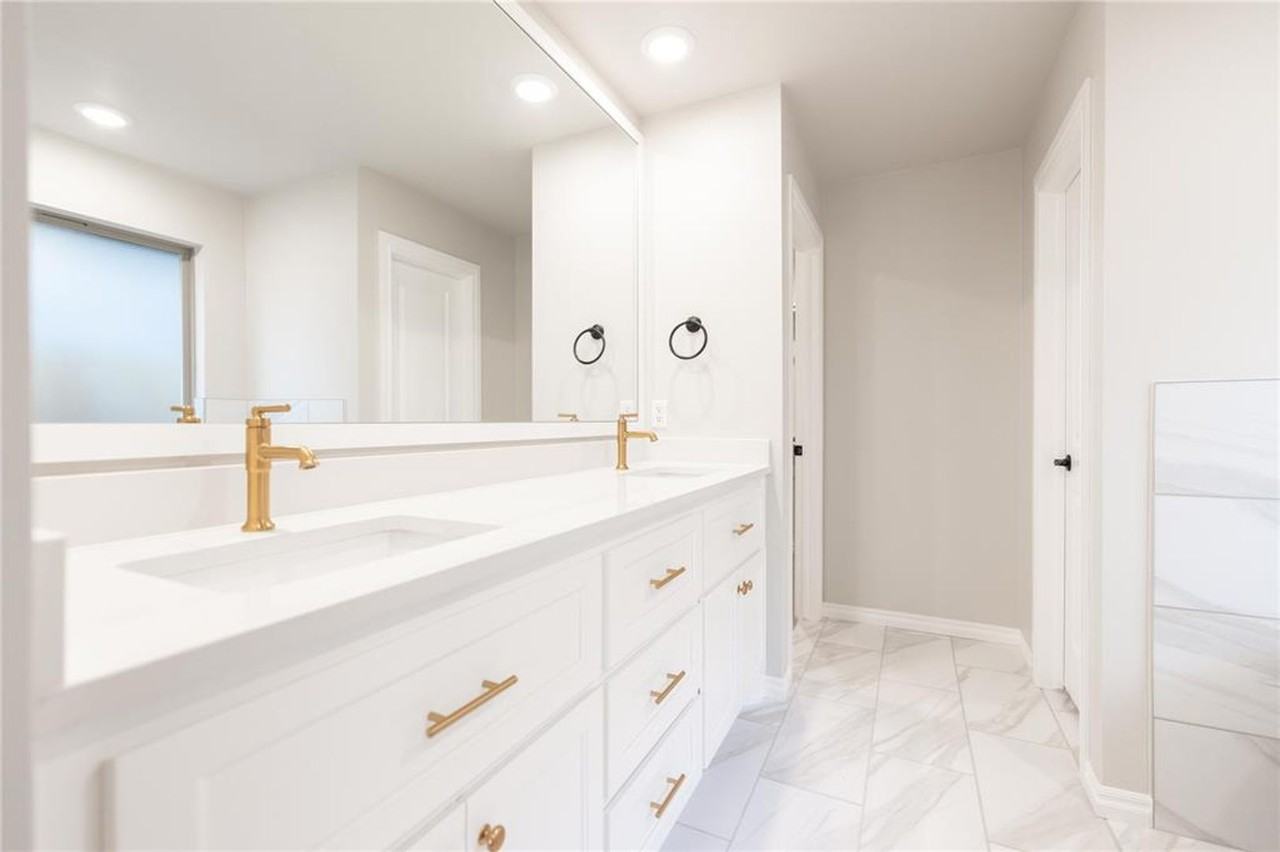 11520 Nw 134th Ter - Photo 7 of 25