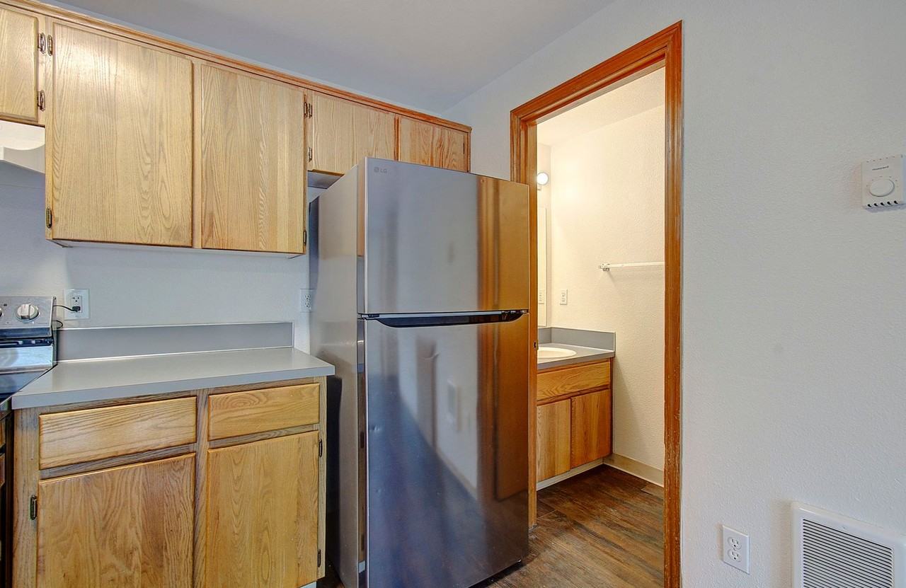 8601 Ne 21st Ave #D - Photo 6 of 23