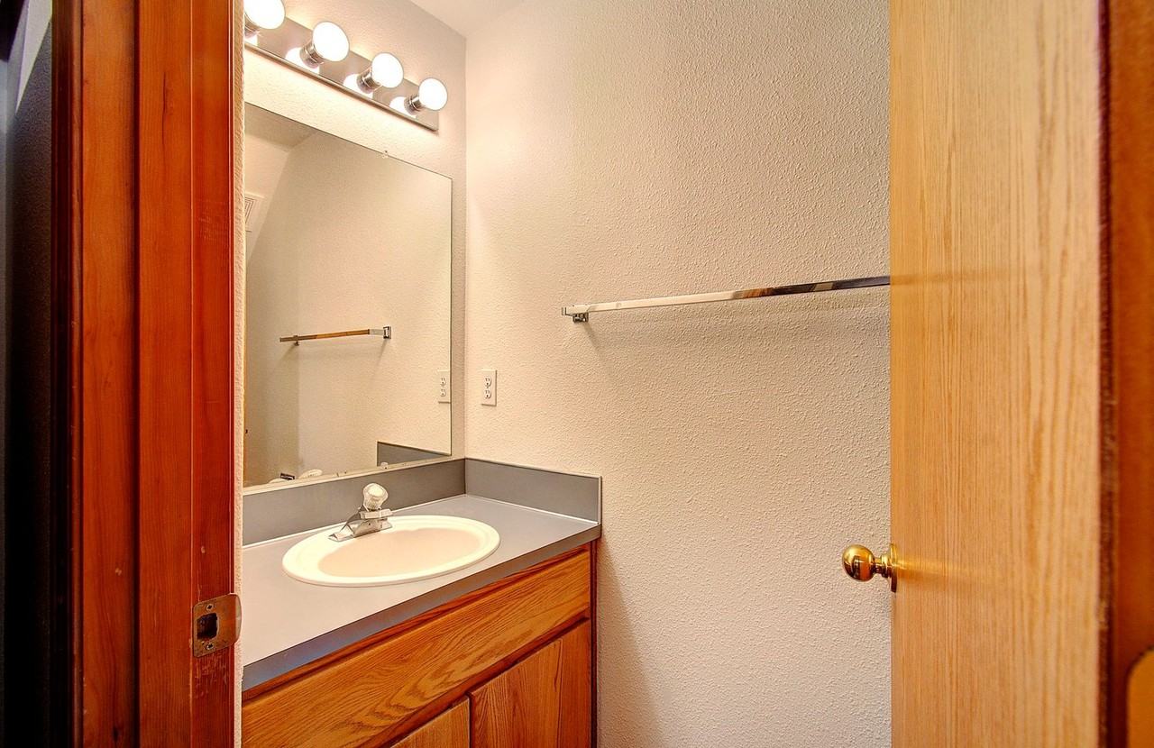 8601 Ne 21st Ave #D - Photo 7 of 23