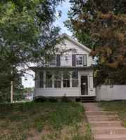 featured image of 1935 Leclaire St