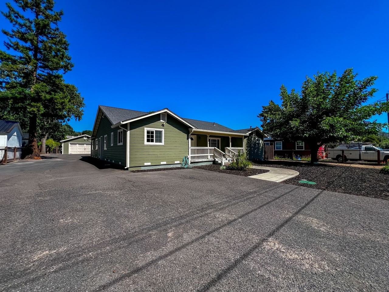 1022 Berry Ln - Photo 2 of 50