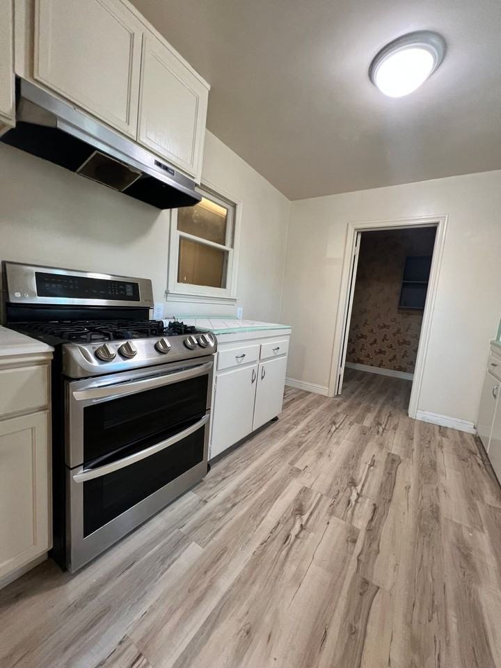 1101 Nebraska Ave - Photo 2 of 26