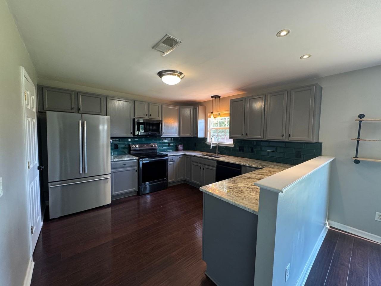 1239 California Dr - Photo 4 of 28