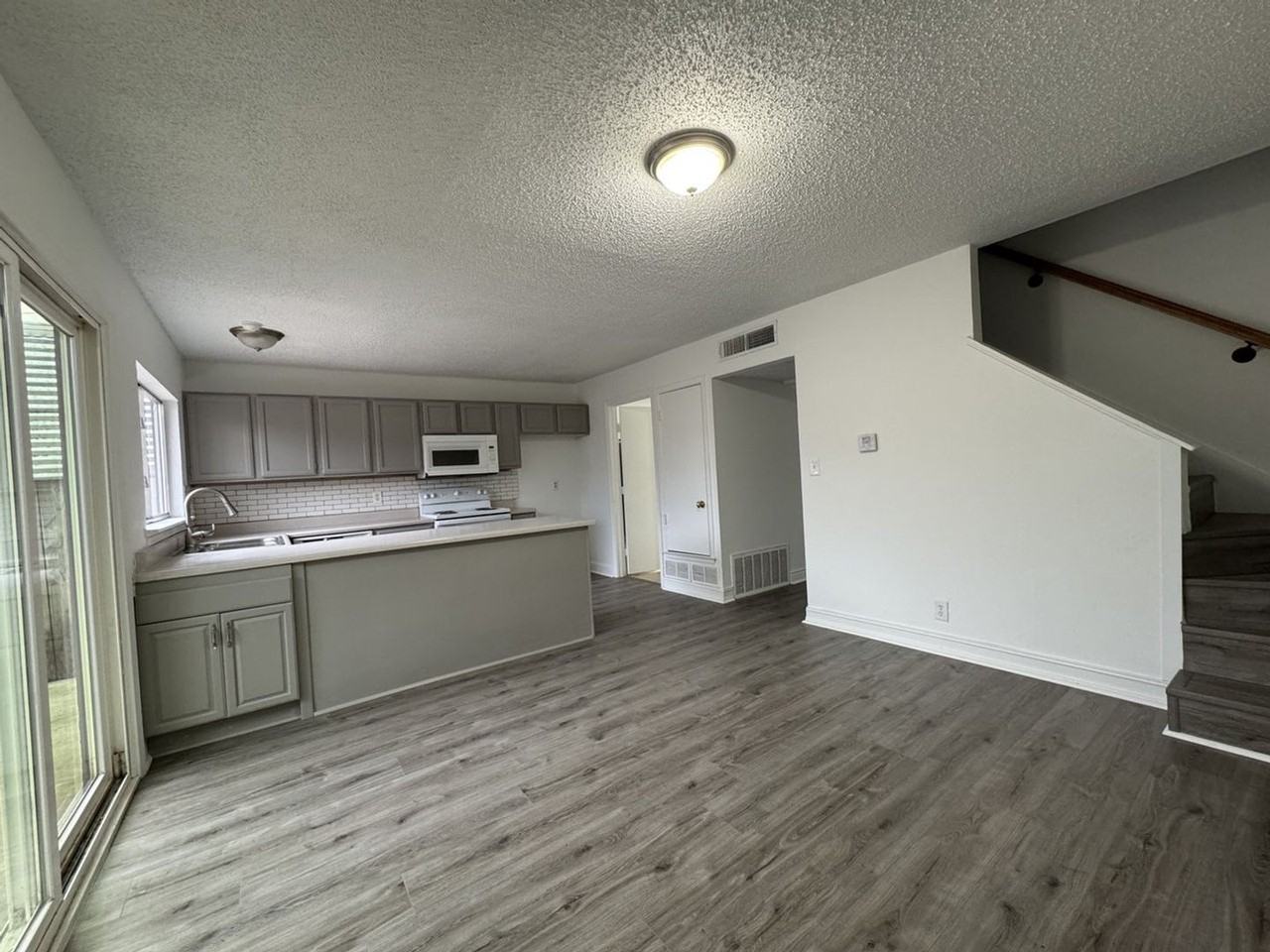 6631 Spring Hurst St - Photo 7 of 45