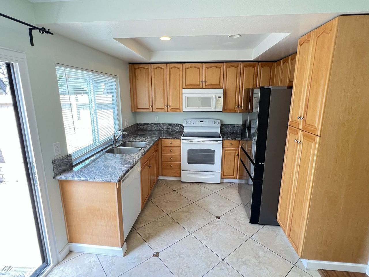 1910 W Palmyra Ave #92 - Photo 5 of 29