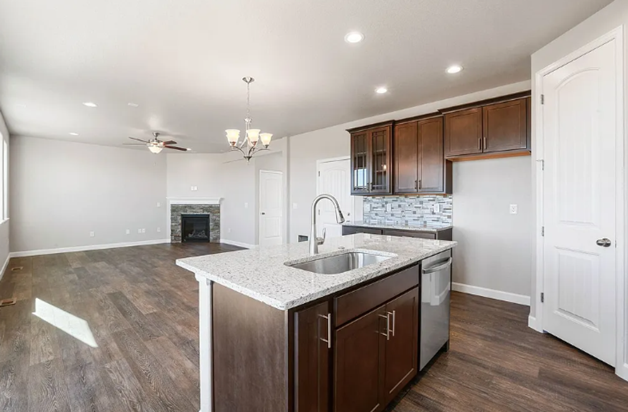 7201 Alpine Daisy Dr - Photo 5 of 38