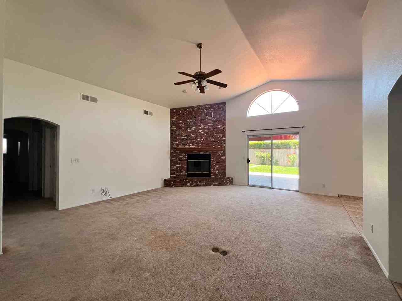 901 Paintbrush Dr - Photo 4 of 26