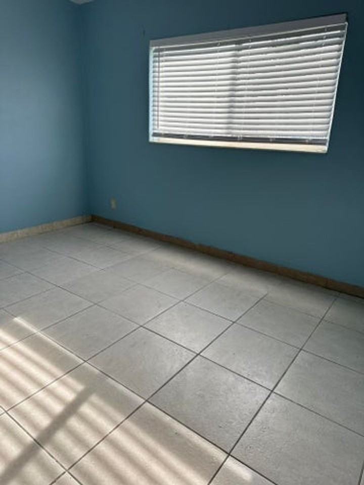 2202 Ne 3rd St - Photo 5 of 10