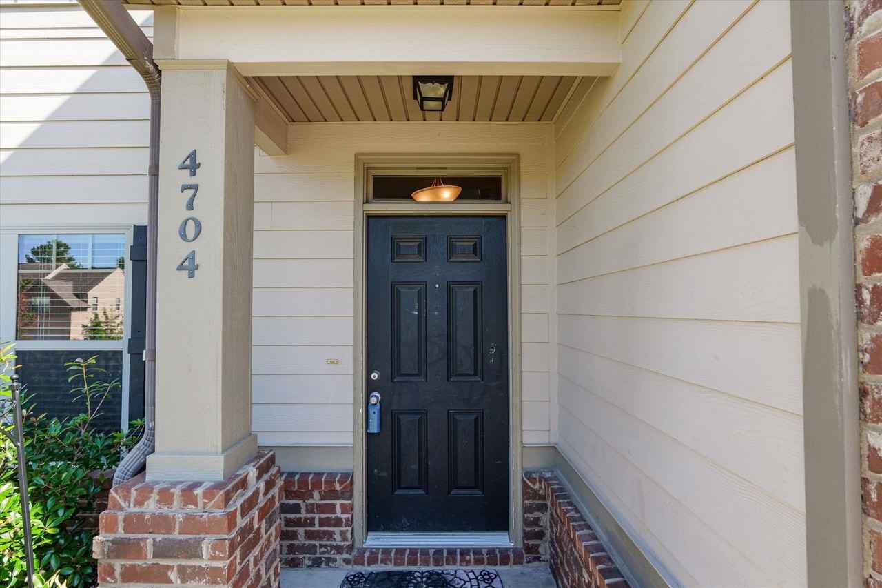 4704 Southwind Rd - Photo 4 of 45