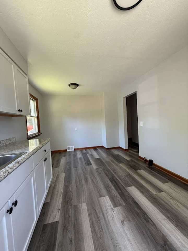 2005 Maple Ave Ne - Photo 6 of 15