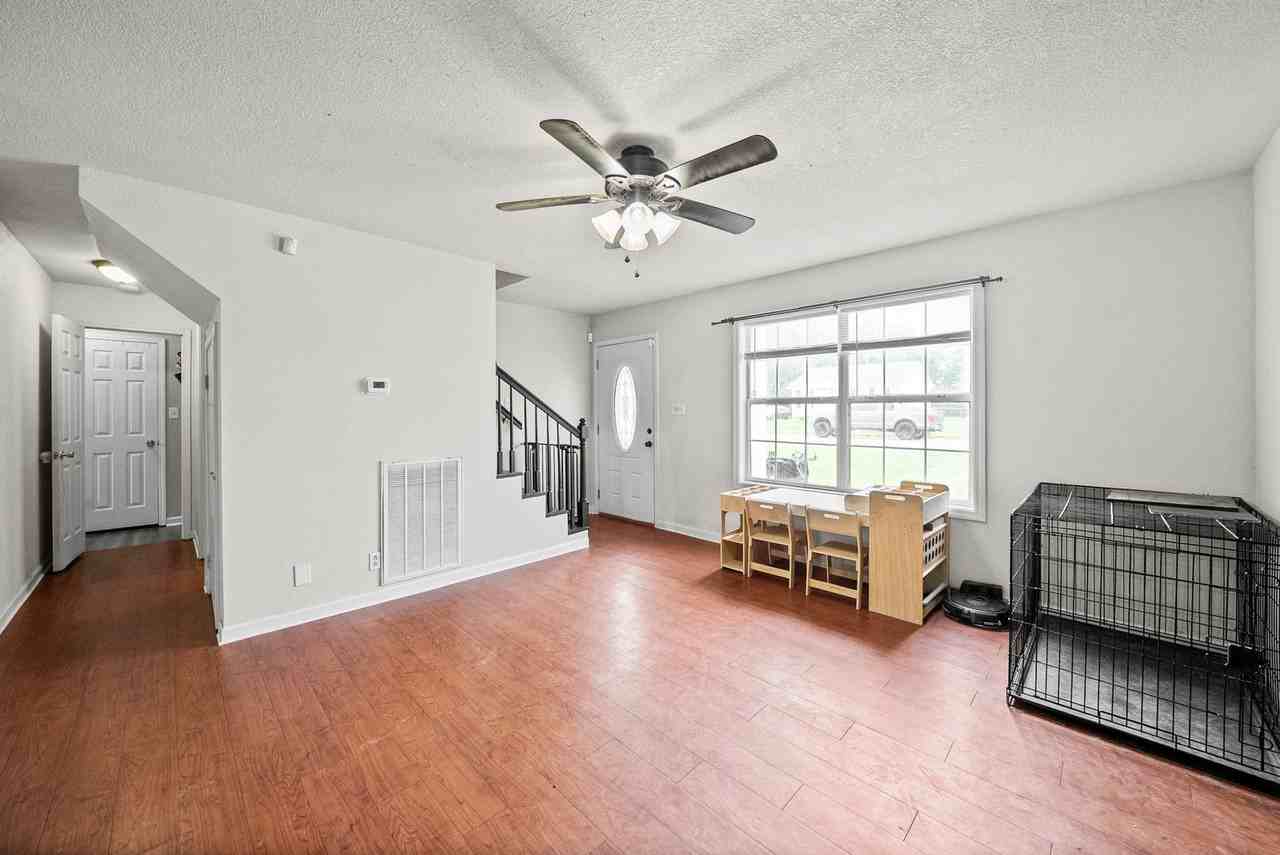919 Van Buren Ave - Photo 5 of 34