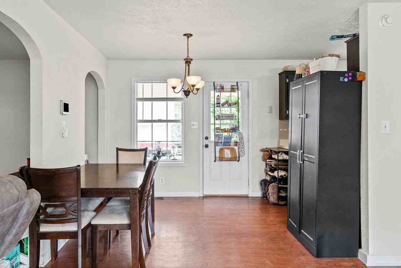919 Van Buren Ave - Photo 6 of 34