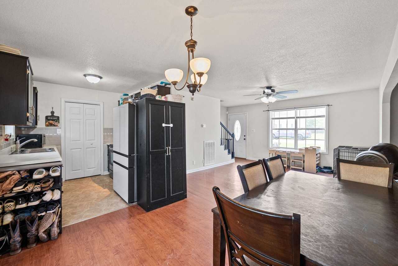 919 Van Buren Ave - Photo 7 of 34