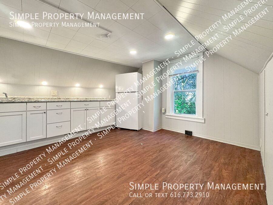 1317 Hamilton Ave Nw #2 - Photo 3 of 12