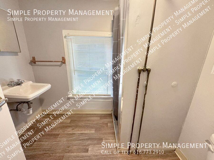 1317 Hamilton Ave Nw #2 - Photo 6 of 12