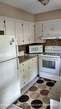 8602 W 109th Ter - Photo 3 of 9