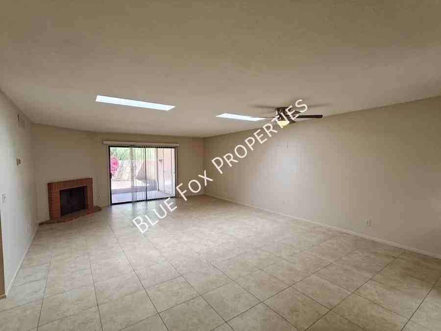 8305 N Midnight Way - Photo 5 of 36