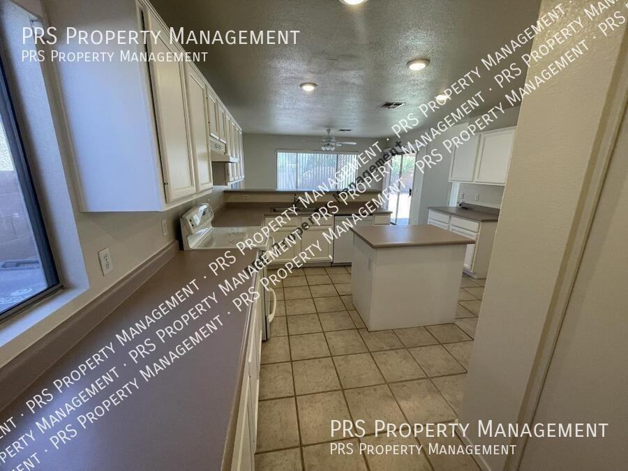 4725 E Goldfinch Gate Ln - Photo 4 of 17
