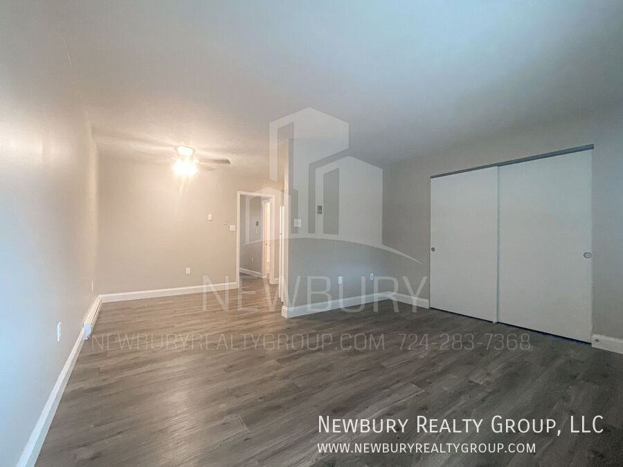 49 Sunbury Est - Photo 3 of 17