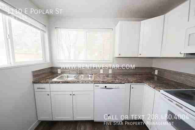 1110 E Poplar St - Photo 5 of 10
