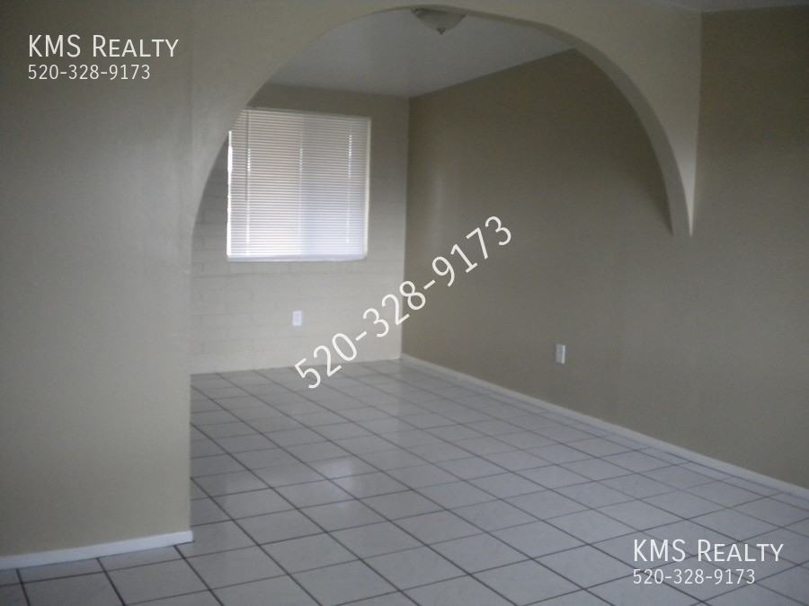 1711 E Canada St - Photo 5 of 24