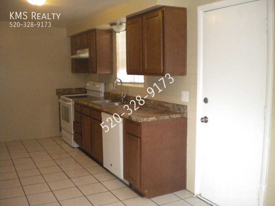 1711 E Canada St - Photo 6 of 24