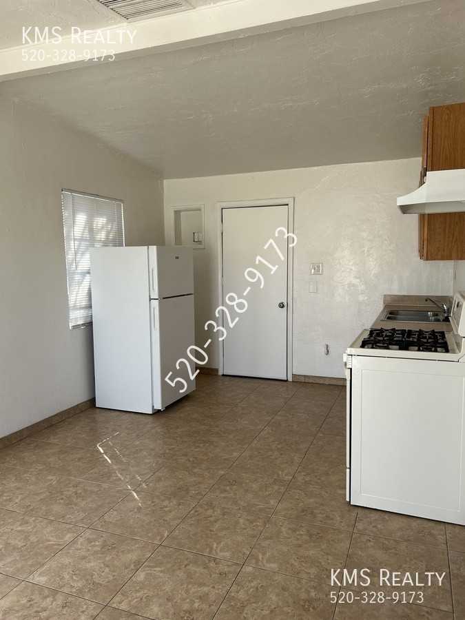 2943 N Alvernon Way #1 - Photo 4 of 9