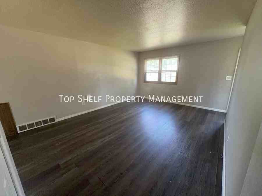 521 Hart Ave - Photo 2 of 12