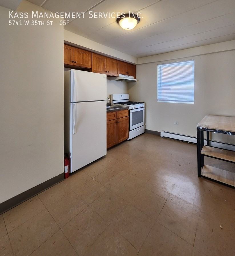 5741 W 35th St #05F - Photo 2 of 12