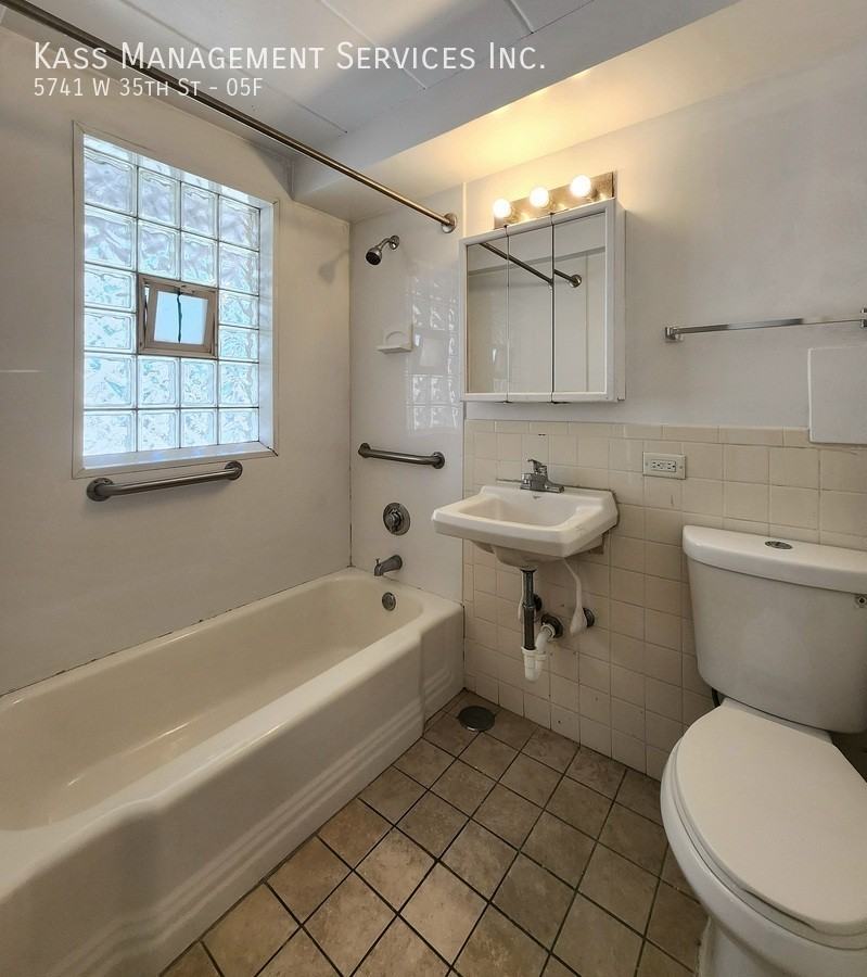 5741 W 35th St #05F - Photo 7 of 12