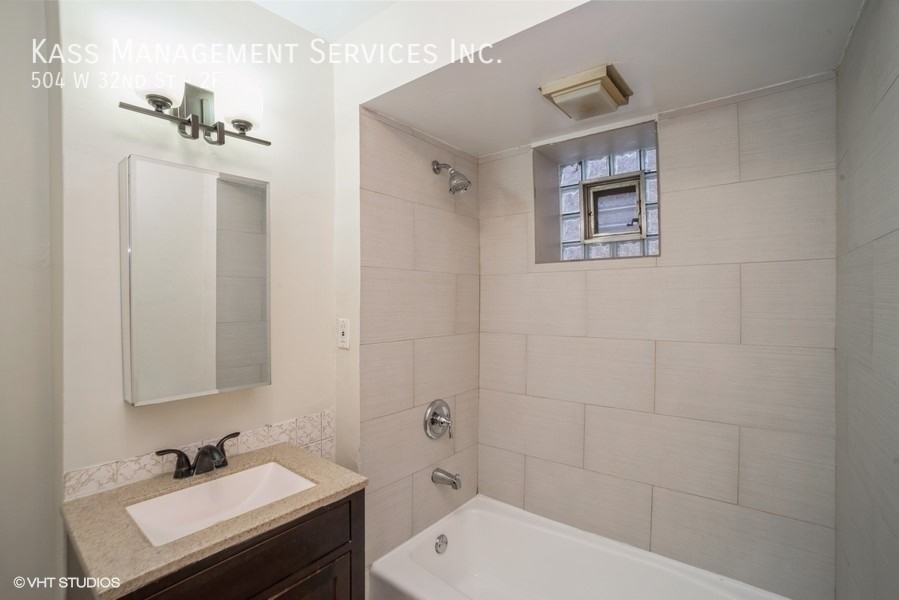 504 W 32nd St #2F - Photo 5 of 7