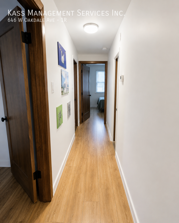 646 W Oakdale Ave #1R - Photo 6 of 10
