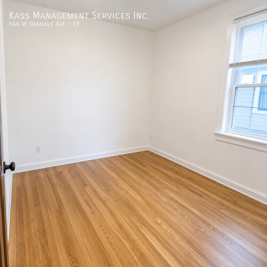 646 W Oakdale Ave #1R - Photo 7 of 10